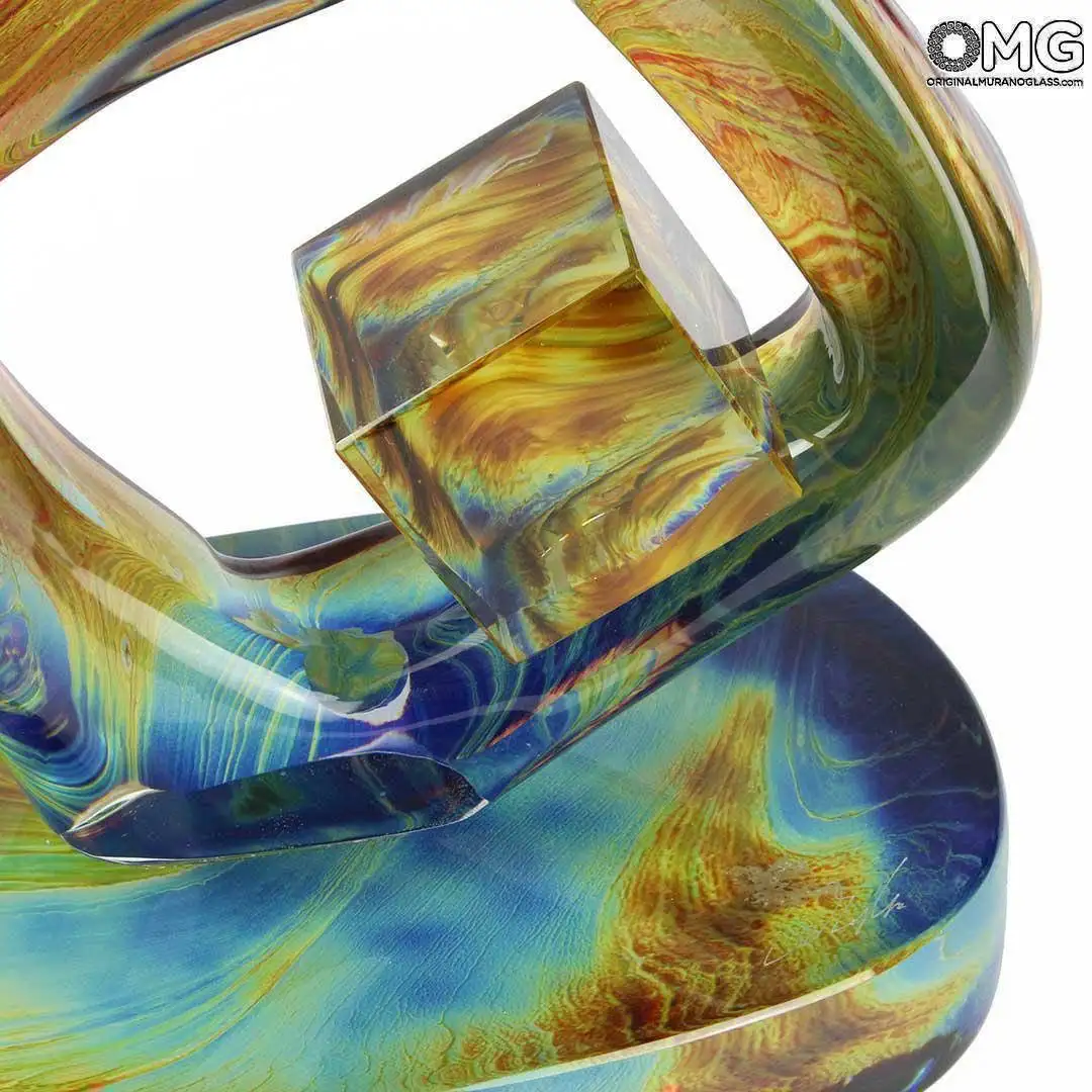 Chalcedony Glass details