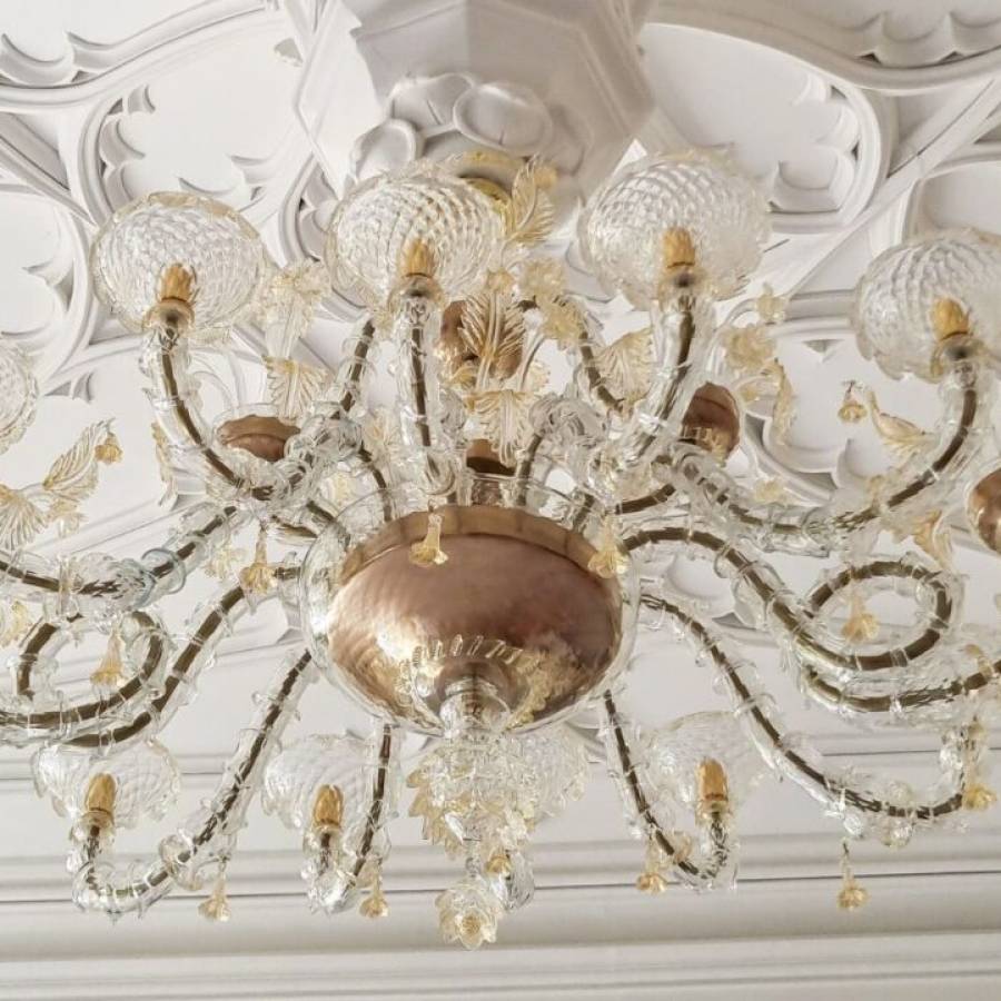How to correctly install a Venetian Rezzonico chandelier in Murano glass